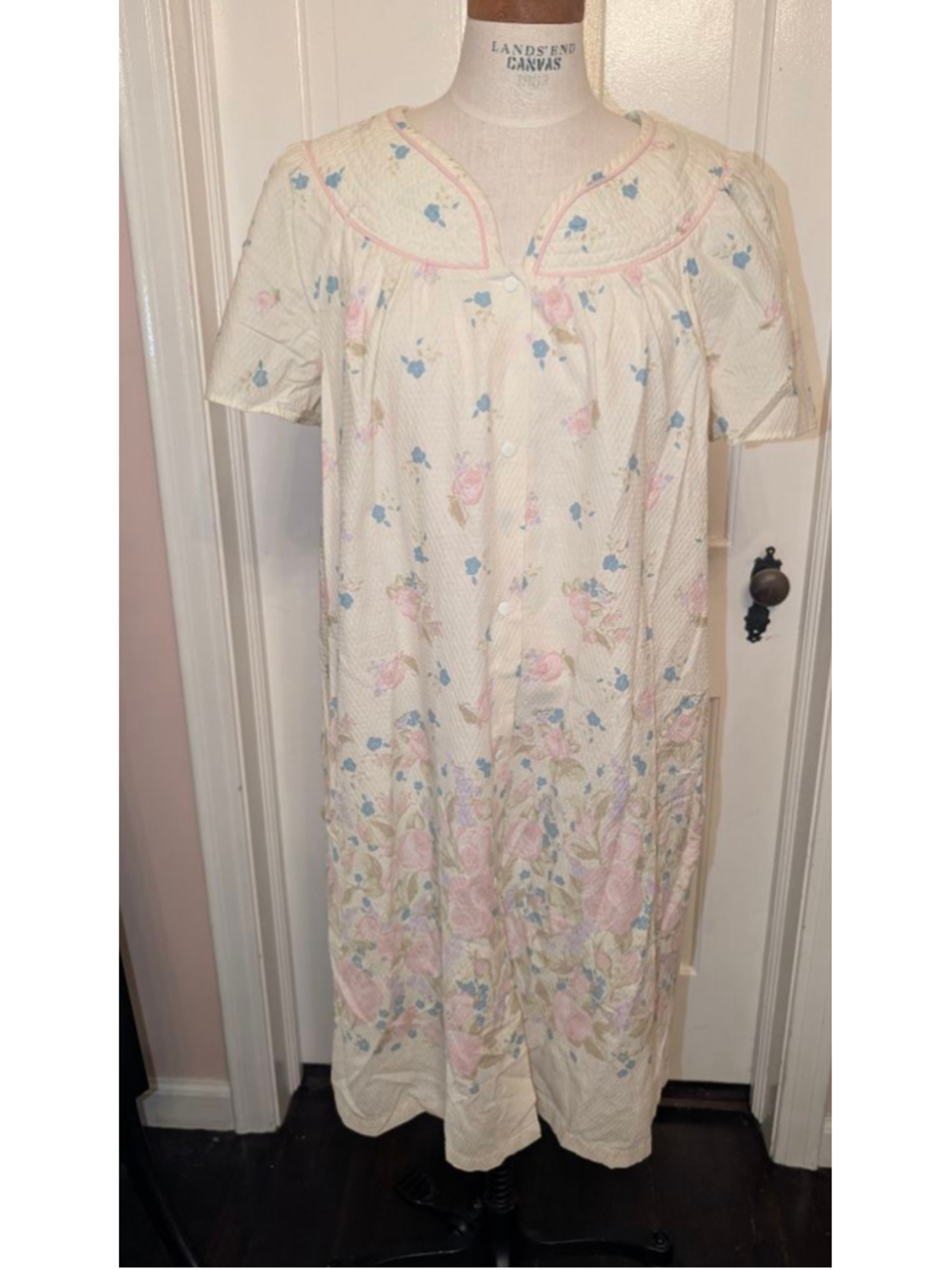 Vintage White Stag house coat M Off-White Pink Floral